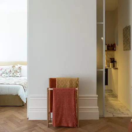 Boutique Rentals-flores Chic In Historical Center *