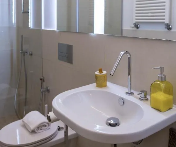 Boutique Rentals-flores Chic In Historical Center