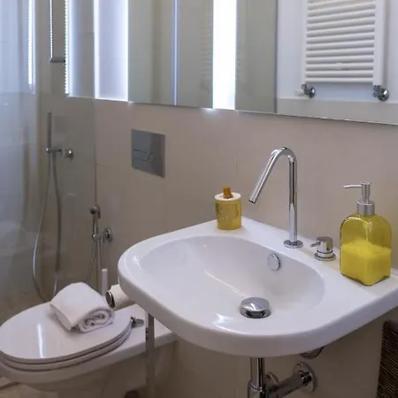 Boutique Rentals-flores Chic In Historical Center