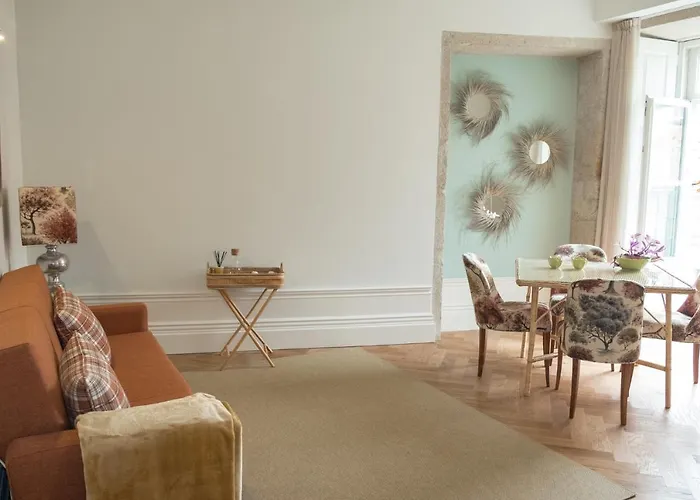 Boutique Rentals-flores Chic In Historical Center Porto