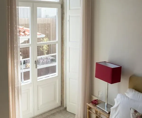 Apartament Boutique Rentals-flores Chic In Historical Center